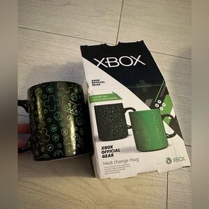 New Xbox official gear, heat change mug